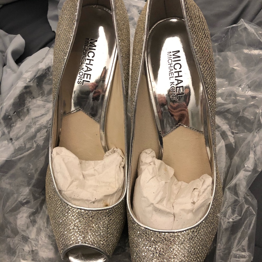 Michael Kors Silver Platfogm Pumps - Picture 2 of 5